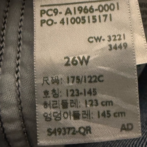 LEVI’S HIGH WAISTED MOM DENIM JEAN SHORTS MED WASH WOMENS 26W NEW WITH TAGS - Picture 6 of 9